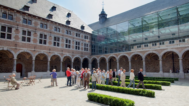 Collecte des imprimés électoraux au Musée provincial de la Vie wallonne à Liège
