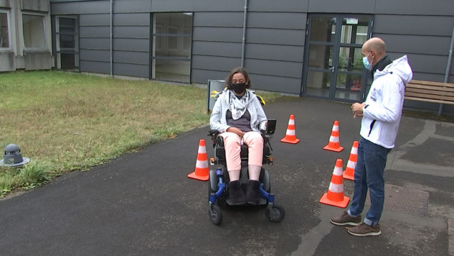 La FEDEMOT forme à la conduite de chaises roulantes électroniques