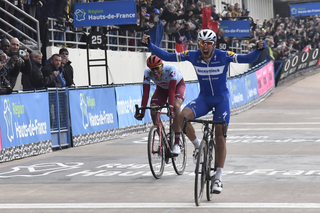Philippe Gilbert remporte Paris-Roubaix !!!