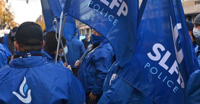 Actions syndicales de la police : le mouvement augmente la pression devant le palais de justice