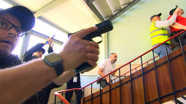 Fusillade dans une école : des policiers européens à Liège