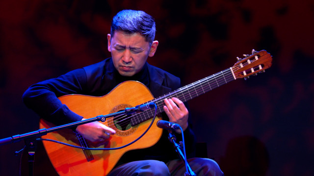 Le guitariste huto-coréen Denis Sungho de retour à Huy pour un concert 