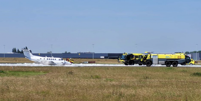Liège Airport : Un avion de transport d'affaire atterrit sans son train d'atterrissage !