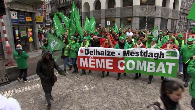 Liège : plusieurs milliers de personnes en soutien aux travailleurs de Delhaize