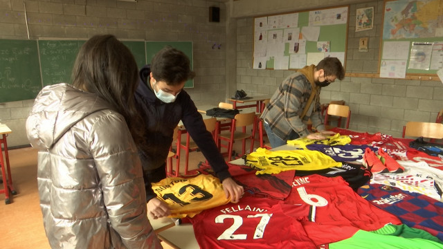 "Maillots solidaires" : 250 objets dédicacés de stars sportives vendus pour la bonne cause