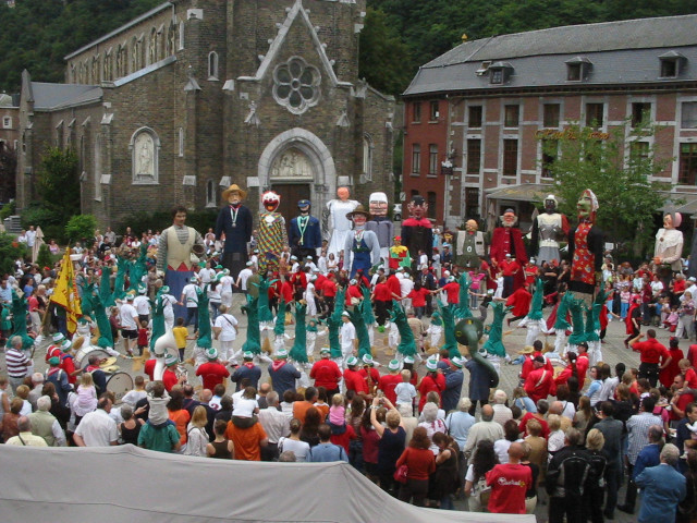 Tilff : rassemblement des Géants et festival de la Marionnette